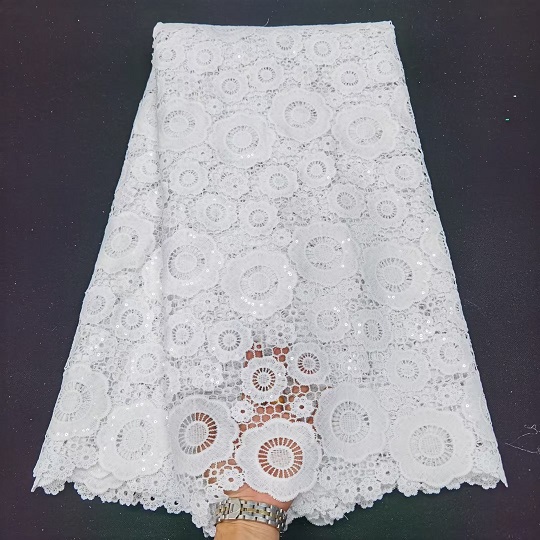 Bridal Lace lanceert nieuwe collectie elegante en tijdloze trouwaccessoires