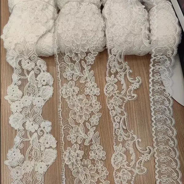 Modieuze en prachtige mesh polyester geborduurd kant voor dameskleding